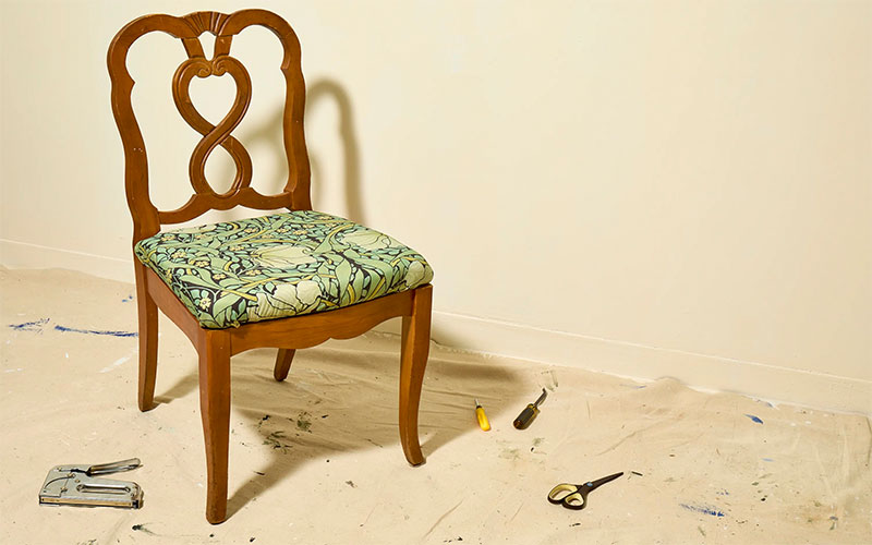 آموزش تشخیص کیفیت رویه‌کوبی صندلی ناهار خوری قبل از سفارش